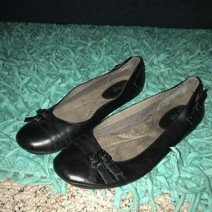 Black dress shoes